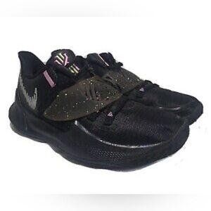 Nike Black Sneakers Modern Athletic Design